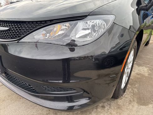 Used 2023 Chrysler Voyager LX image 44