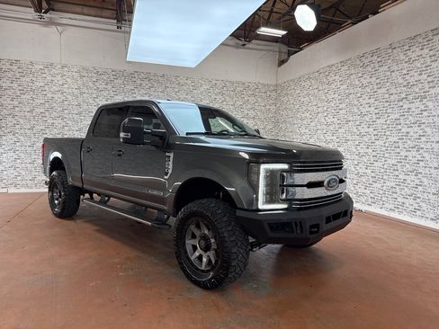 Used 2017 Ford F250 Lariat w/ Lariat Value Package image 1