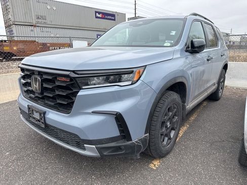 Used 2024 Honda Pilot TrailSport image 2