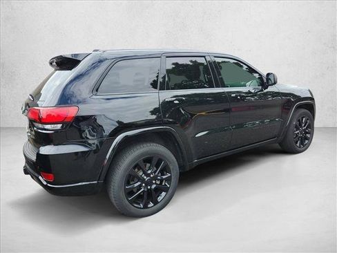 Used 2017 Jeep Grand Cherokee Altitude AWD/4WD image 12