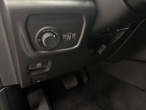 New 2025 Jeep Grand Cherokee L Laredo image 12