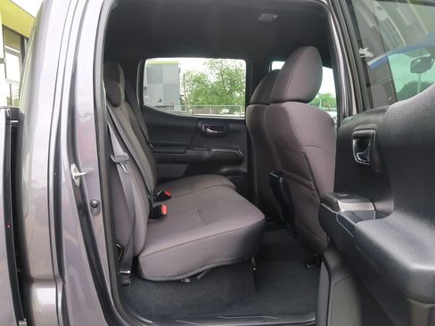 Used 2018 Toyota Tacoma TRD Off-Road AWD/4WD image 21
