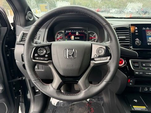 Certified 2025 Honda Passport Black Edition image 18