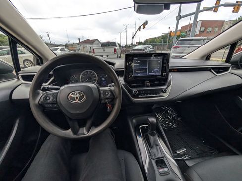 Used 2022 Toyota Corolla LE FWD image 21
