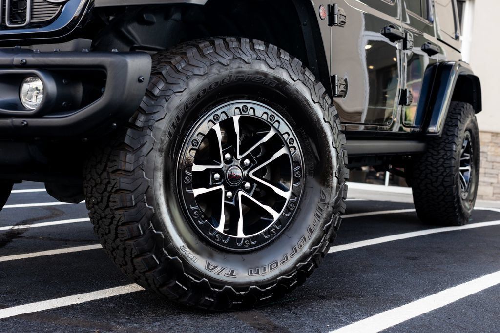 Used 2024 Jeep Wrangler Unlimited Rubicon AWD/4WD image 2