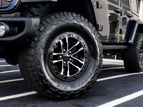Used 2024 Jeep Wrangler Unlimited Rubicon AWD/4WD image 2