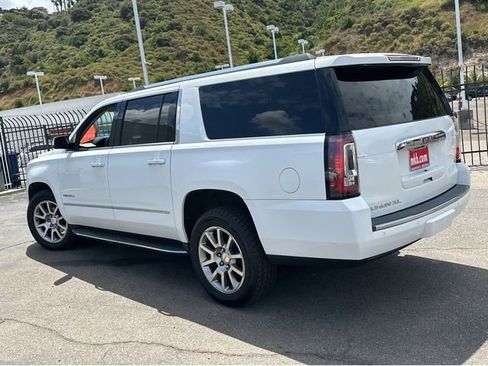 Used 2020 GMC Yukon XL Denali RWD image 3