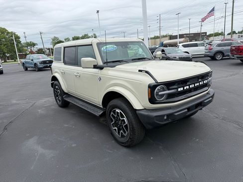 Used 2025 Ford Bronco Outer Banks AWD/4WD image 3