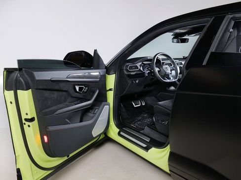 Used 2022 Lamborghini Urus image 27