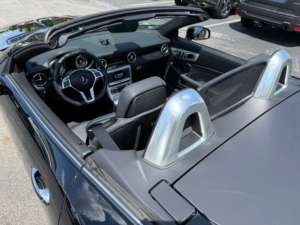 Used 2016 Mercedes-Benz SLK 300 image 17