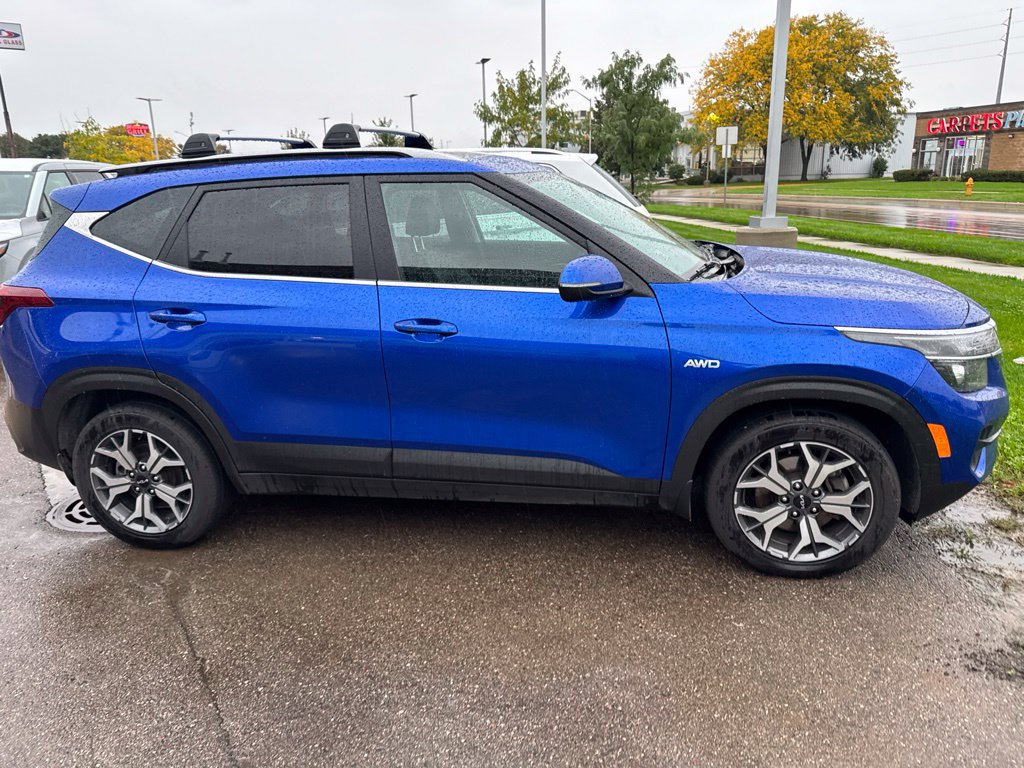 Used 2023 Kia Seltos EX AWD/4WD image 3