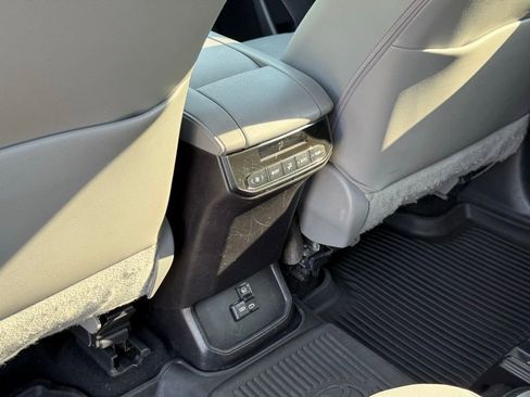 Used 2023 Toyota Highlander XLE FWD image 29
