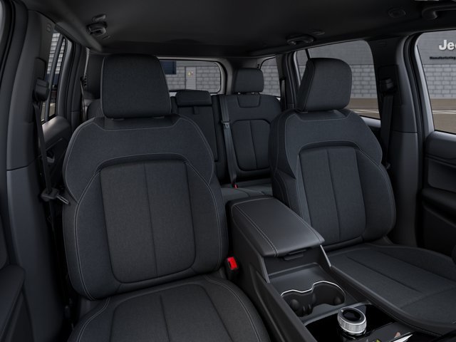 New 2027 Jeep Grand Cherokee Laredo RWD image 16