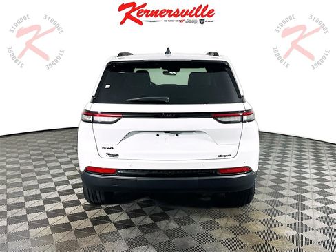 New 2025 Jeep Grand Cherokee Altitude image 6