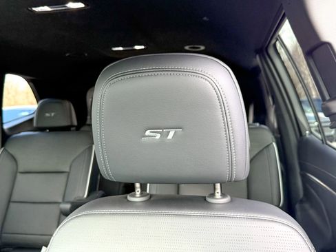 Certified 2025 Buick Enclave Sport Touring image 22