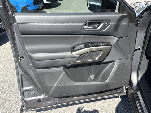 Used 2025 Nissan Pathfinder Platinum w/ Cargo Package FWD image 14