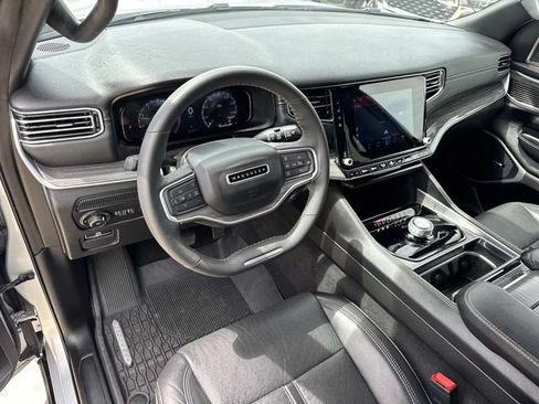 Used 2024 Jeep Wagoneer L Series II w/ Flexible Seating Group RWD image 19