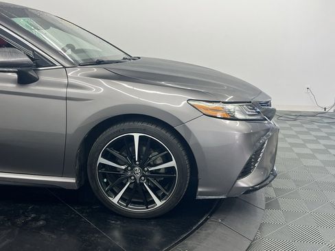 Used 2018 Toyota Camry XSE image 6
