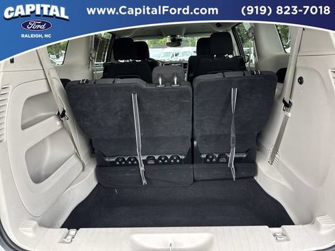 Used 2023 Chrysler Voyager LX FWD image 16