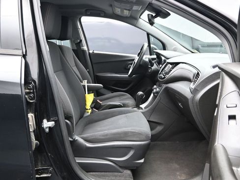 Used 2018 Chevrolet Trax LS FWD image 24
