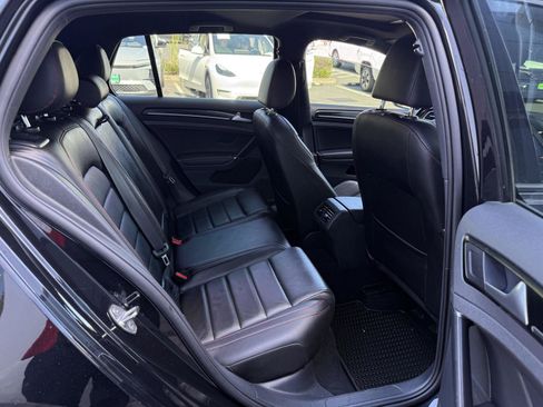Used 2017 Volkswagen GTI SE FWD image 19
