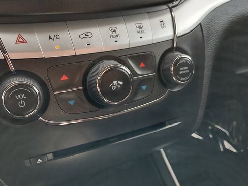 Used 2011 Dodge Journey Mainstreet w/ Popular Equipment Group FWD image 19