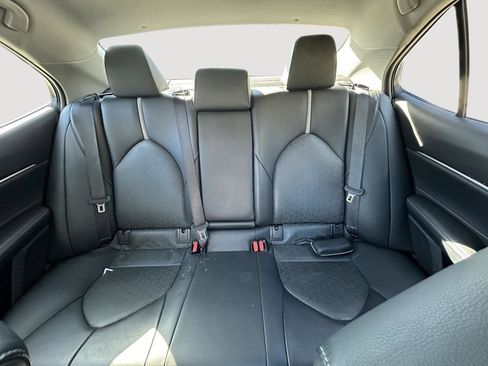 Used 2018 Toyota Camry XSE image 12