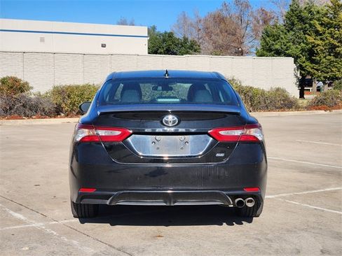 Used 2019 Toyota Camry SE image 6