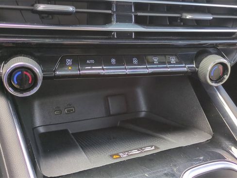 Used 2025 Chevrolet Traverse LT image 20