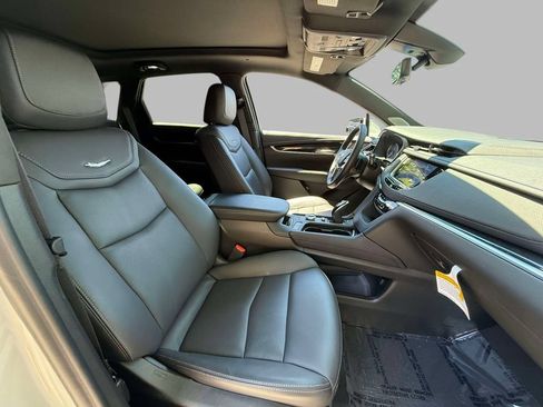 Used 2025 Cadillac XT5 Premium Luxury w/ Technology Package AWD/4WD image 14