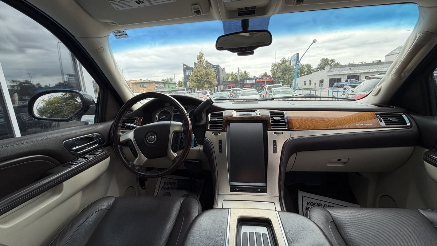 Used 2011 Cadillac Escalade ESV Platinum AWD/4WD image 15