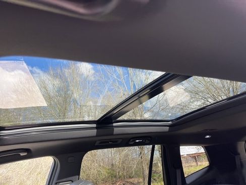 New 2025 Cadillac XT6 Luxury image 31