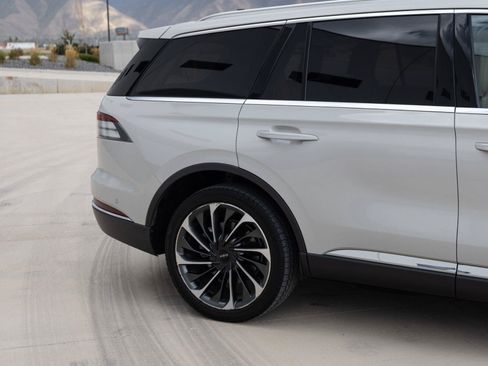 Used 2021 Lincoln Aviator Reserve w/ Equipment Group 202A AWD/4WD image 15