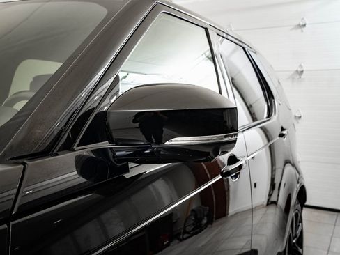 Used 2023 Land Rover Discovery S R-Dynamic image 17