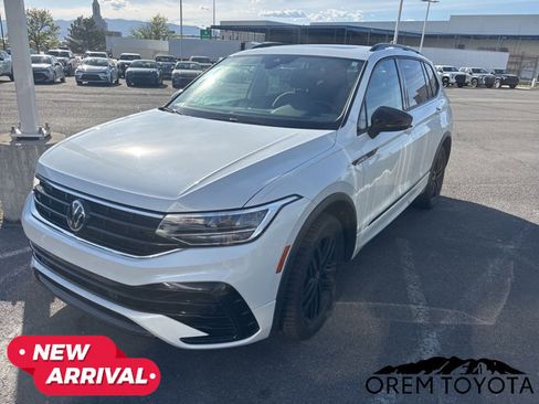 Used 2022 Volkswagen Tiguan SE R-Line image 2