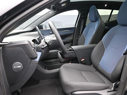 New 2026 Volvo EX30 Plus w/ Protection Package Premier image 8