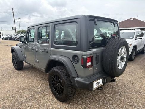 Used 2020 Jeep Wrangler Unlimited Sport AWD/4WD image 9