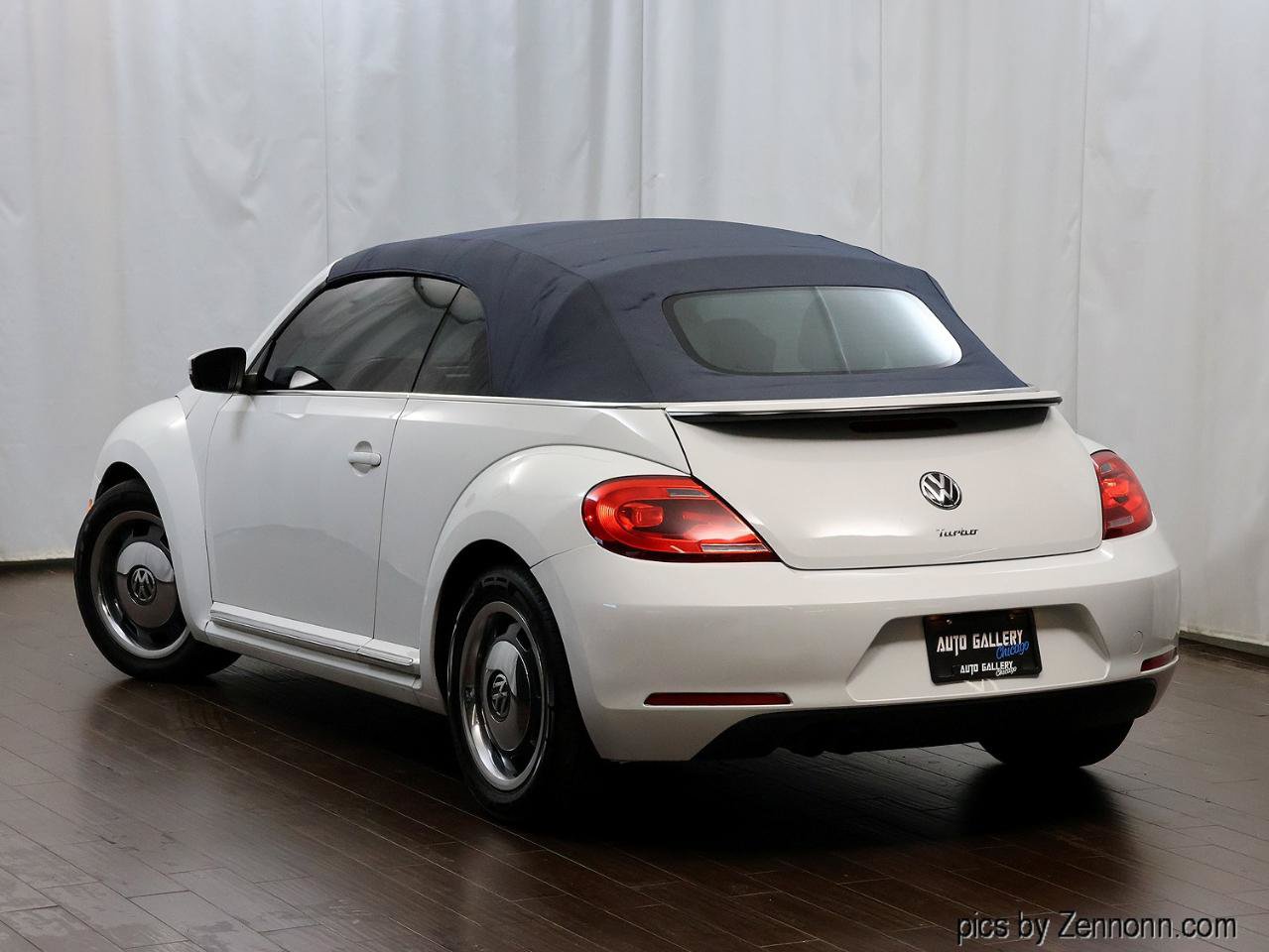Used 2016 Volkswagen Beetle 1.8T Denim FWD image 9