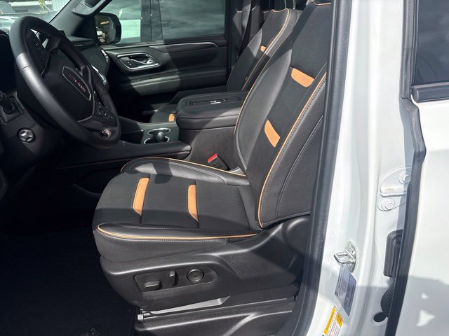 Used 2024 GMC Yukon XL AT4 w/ Technology Package AWD/4WD image 9