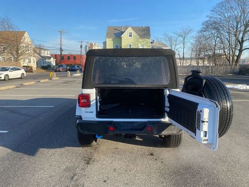Used 2023 Jeep Wrangler Sahara image 24