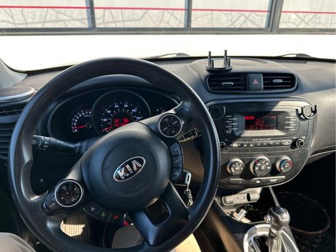 Used 2015 Kia Soul + image 8