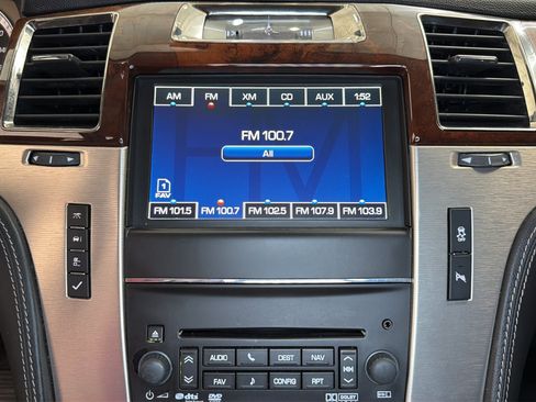 Used 2013 Cadillac Escalade Platinum AWD/4WD image 24