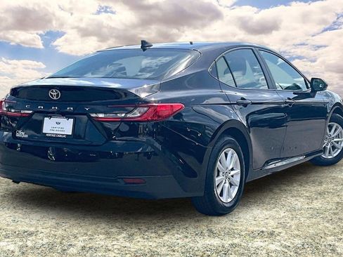 Used 2025 Toyota Camry LE image 5