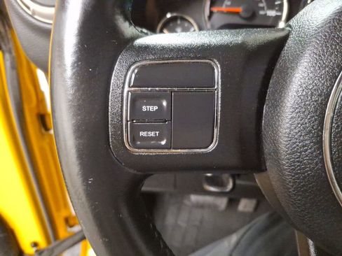 Used 2015 Jeep Wrangler Unlimited Rubicon image 22