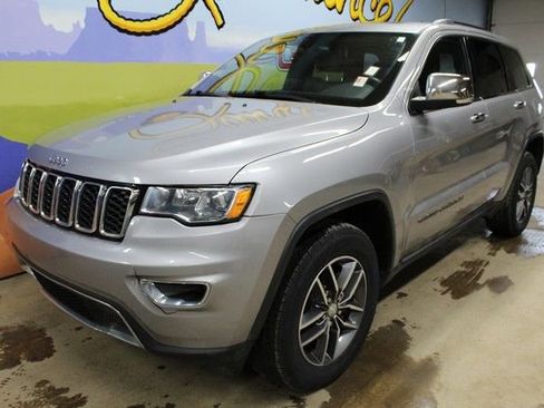 Used 2018 Jeep Grand Cherokee Limited image 9