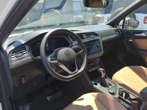 Used 2023 Volkswagen Tiguan SE AWD/4WD image 12