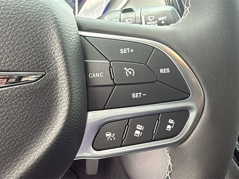 New 2025 Chrysler Pacifica Select image 23