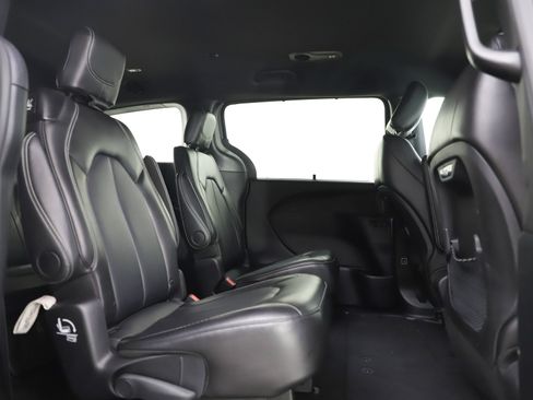 Used 2025 Chrysler Pacifica Select FWD image 15