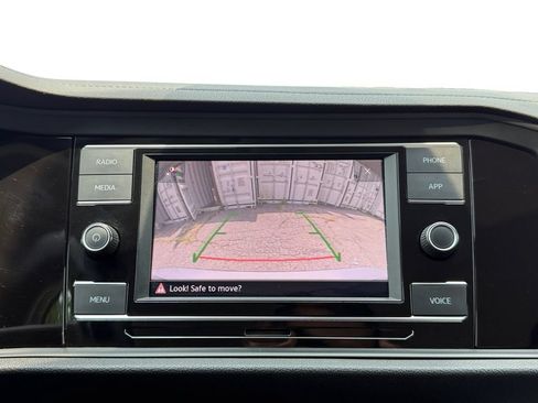 Used 2024 Volkswagen Jetta SE FWD image 15