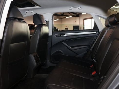 Used 2016 Volkswagen Passat 1.8T SE image 12